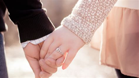 couple love hands hd  rwallpaper