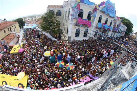 carnaval  em olinda atrai  milhoes de folioes diz prefeitura carnaval  em