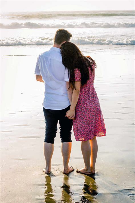 couple  walk   beach ana comsa photography