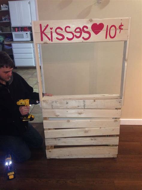 valentines kissing booth    pallets    hubby