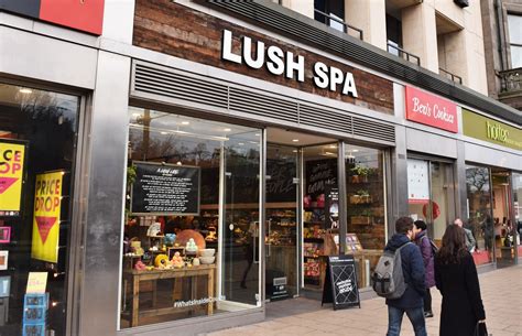 lush spa  planets treatment review  life  frills
