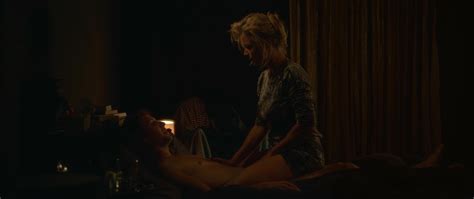 Nackte Virginie Efira In In Bed With Victoria