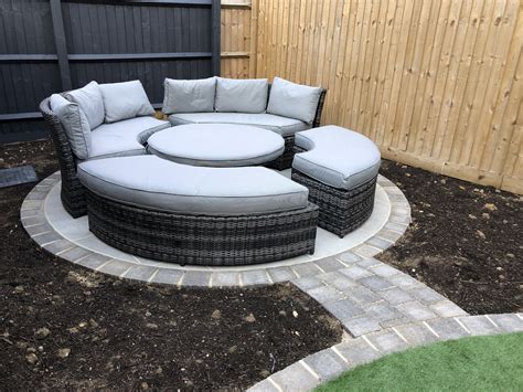 seating area  courtyard garden tds