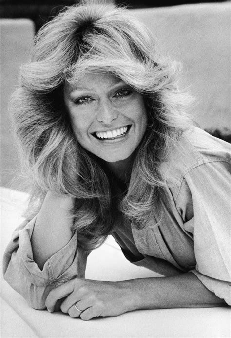 la coiffure iconique de farrah fawcett le fawcett flip fait son come