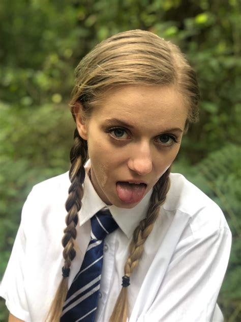 This Schoolgirl Loves A Nice Cum Facial💦 R Cumsluts