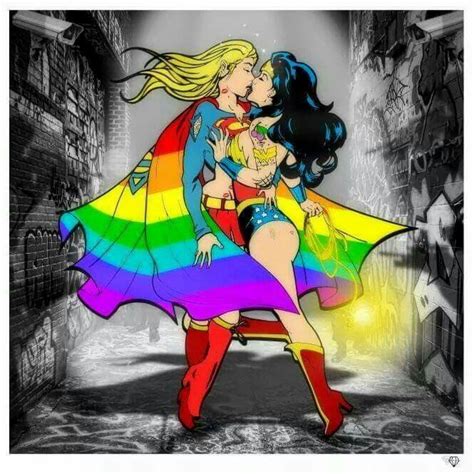 supergirl and wonder woman kiss supergirl pinterest wonder woman women s and supergirl