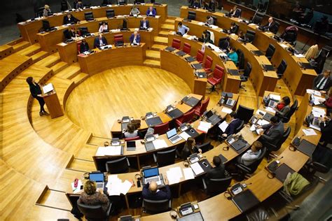 el parlamento de navarra aprueba la reforma del mapa local al dar finalmente orain bai su apoyo