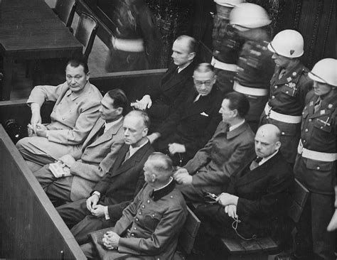 纽伦堡审判22位纳粹战犯，美国大法官却道“暴民私刑大会” 纽伦堡 纳粹 大法官 新浪新闻