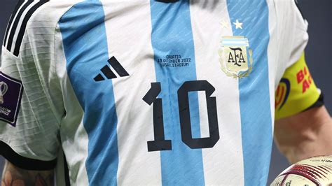 messi swap jerseys    world cup final