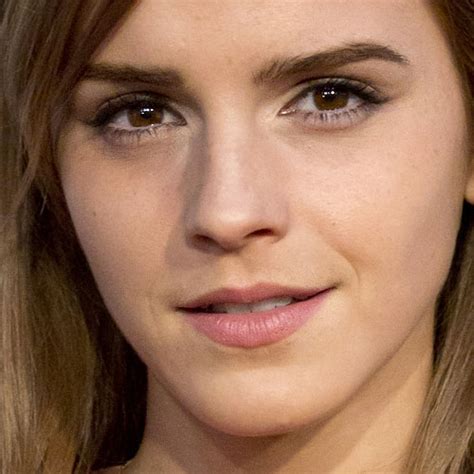 Emma Watson Makeup Taupe Eyeshadow And Pale Pink Lipstick