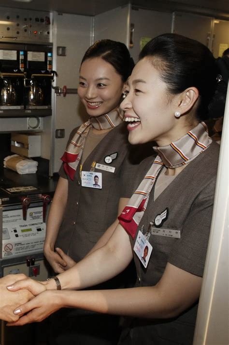 joyful moment with asiana flight attendants ~ world stewardess
