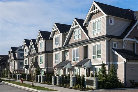 canadians perceive  housing market  balanced point news