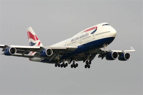 boeing  jumbo jet british airways union jack tail
