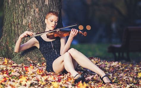 Wallpaper Short Hair Girl Play Violin Under Tree