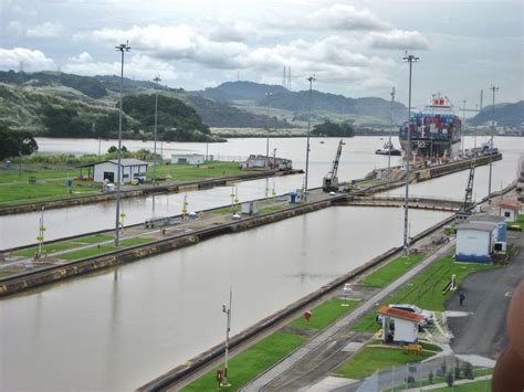 Miraflores locks panama canal