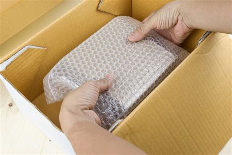 hand  man hold bubble wrap  protection parcel product cracked