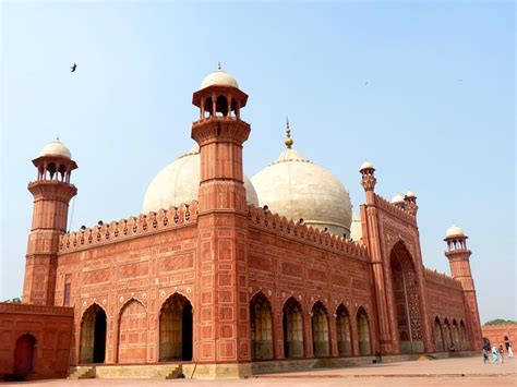 badshahi mosque masjid lahore pakistan map facts history pictures