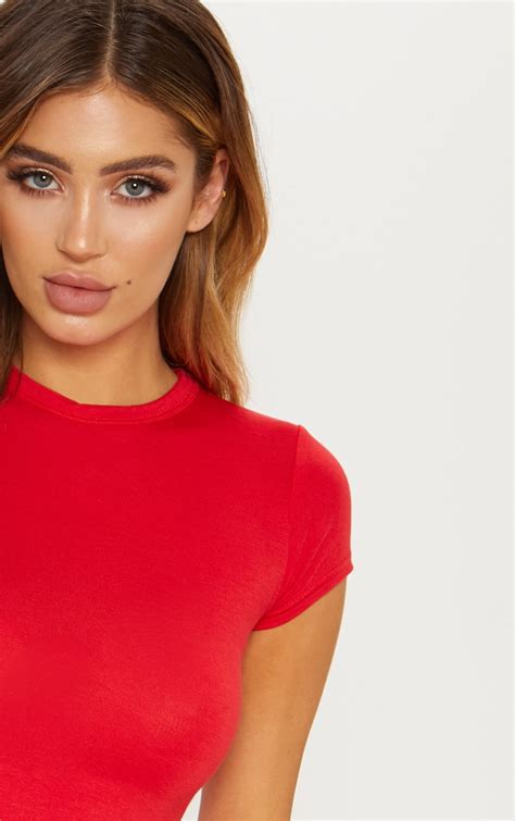 basic red crew neck fitted t shirt tops prettylittlething aus