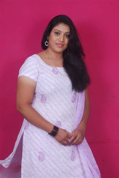 Picture 32110 Telugu Supporting Actress Uma Cute Photo