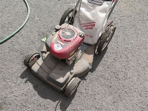 craftsman walk  lawn mower  briggs stratton motor dust blocker bag oahu auctions