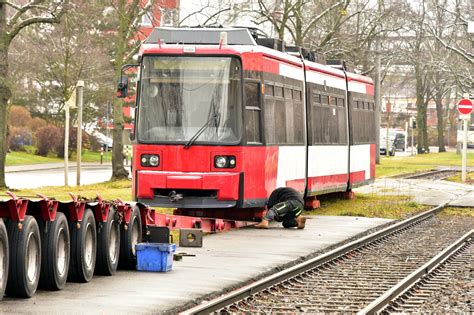 erste strassenbahn kehrt nach modernisierung zurueck nuernberg