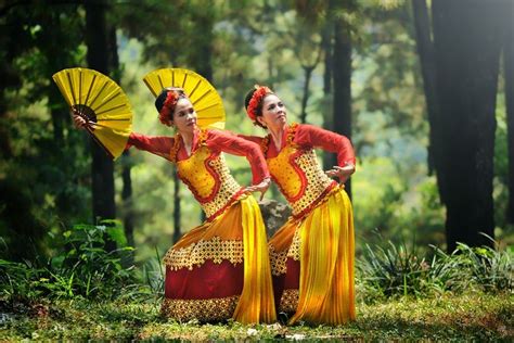 Tari Jaipong Jawa Barat Gambar Tarian Penari Indonesia