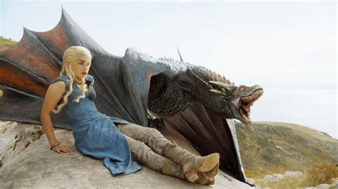Image Emilia Clarke As Dany On Game Of Thrones With Her
