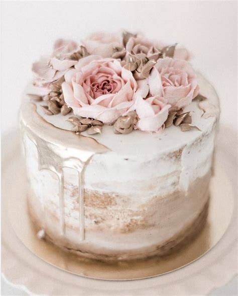 ways  decorate  plain wedding cake