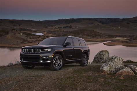 jeep grand cherokee  preview  row crossover adds