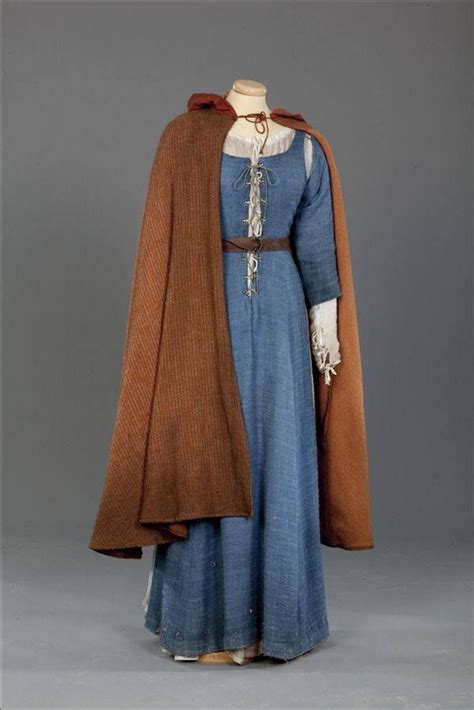 images  attire   peasant  pinterest cloaks renaissance dresses  corsets