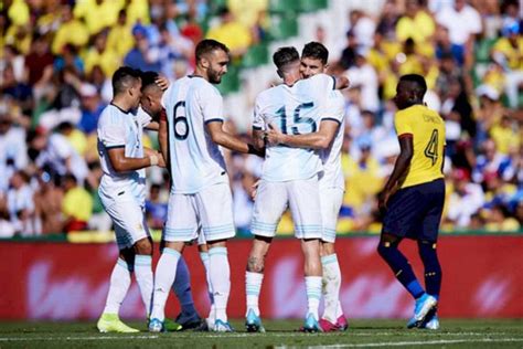enam pemain berbeda cetak gol argentina habisi ekuador bola bisniscom