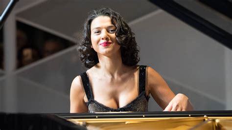 too hot to handel meet top female pianist putting the sexy into classical music busines and