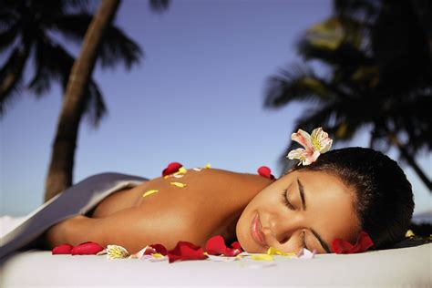The Benefits And Uses Of A Lomi Lomi Hawaiian Massage