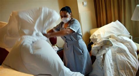 15 Hotel Maids Reveal The Most Horrifying Thing They Ve Ever Walked In