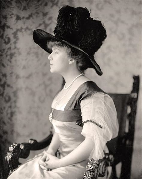 10 interesting vintage photos of girl with hat ~ vintage everyday