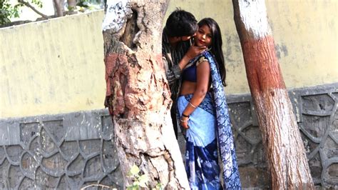 आशु ने ले ली भाभी की पेड़ के पीछे Prank On Bhabhi Ashu Gupta