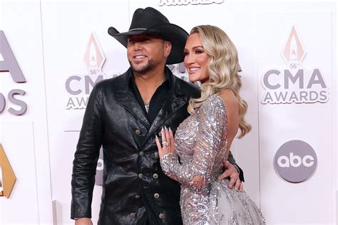 Jason Aldean S Wife Brittany Praises Fans For Supporting Singer During