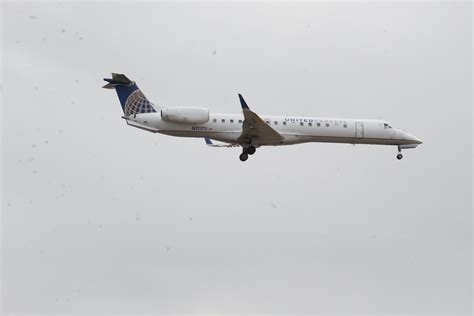 united express operated  commutair  embraer erj  flickr