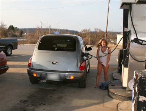 Nude Amateur Busted At The Gas Station April 2010