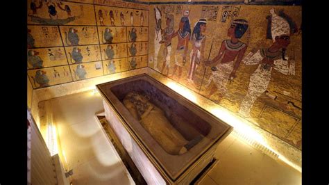 Could Queen Nefertiti Be Hidden Behind King Tut S Tomb