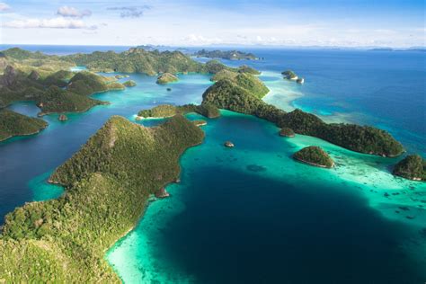 Cruise The Raja Ampat Islands Book Indonesia Tours