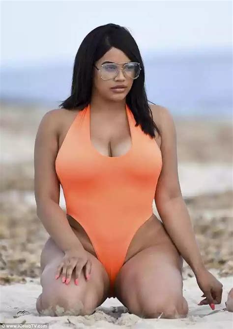 reality star lateysha grace shows off her full curves