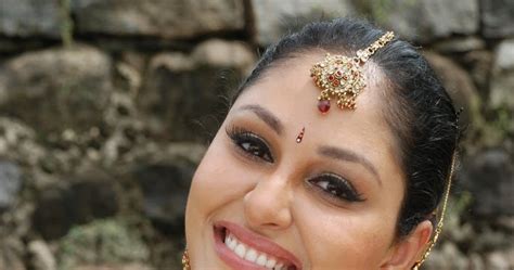 tamil actress pooja chopra hot stills ~ latest movies stills