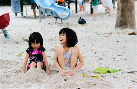 無料画像 ビーチ 砂 人 女の子 遊びます 可愛い 休暇 春 色 遊ぶ 余暇 海岸 シーズン スマイル 子供