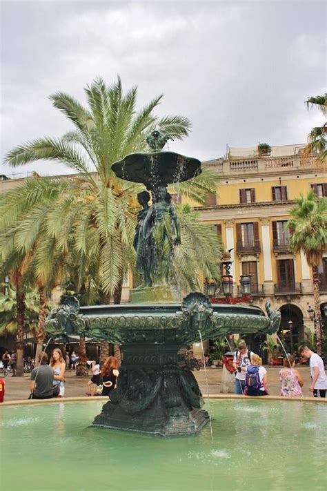 de fontein  placa reial barcelona redactionele stock foto image  indrukwekkend nieuw