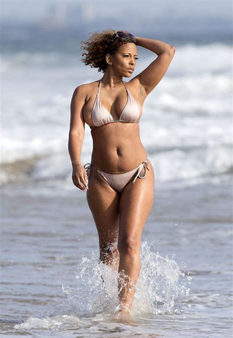 sundy carter shows off her big boobs beach malibu kanoni 6 kanoni net