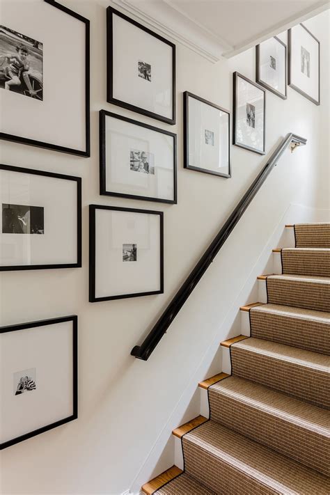 gallery wall  stairs decoomo