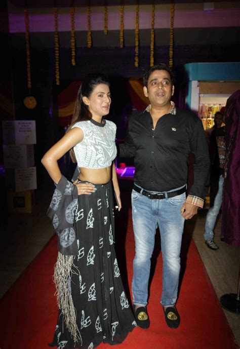 geeta basra displays her toned sexy midriff at film ‘second hand husband trailer launch in