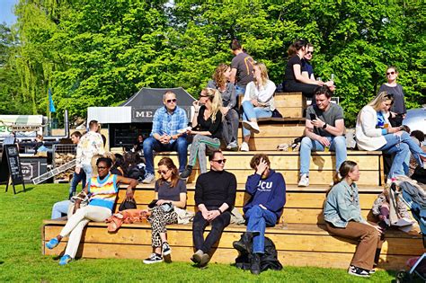 zonnige fotos festival trek  terug  het vroesenpark