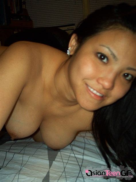 amateur asian teen girlfriend showing her tits